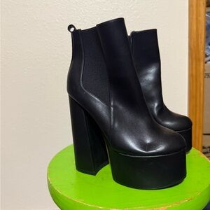 Elegant Black Platform Boots